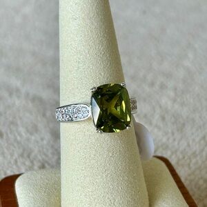 Elegant Green Stone Silver Ring